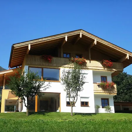 Apartament Lora *