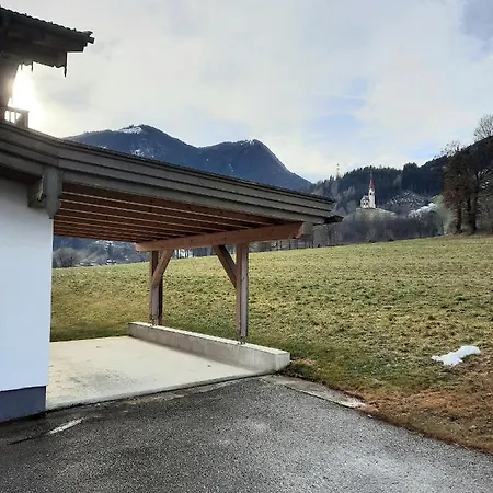 Apartament Lora *